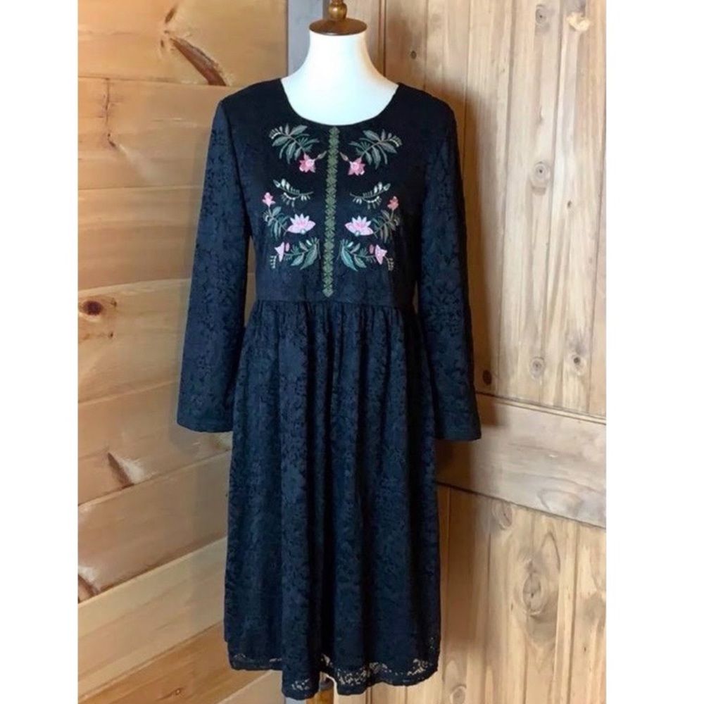 Ashley Lemieux Embroidered Lace Dress | M